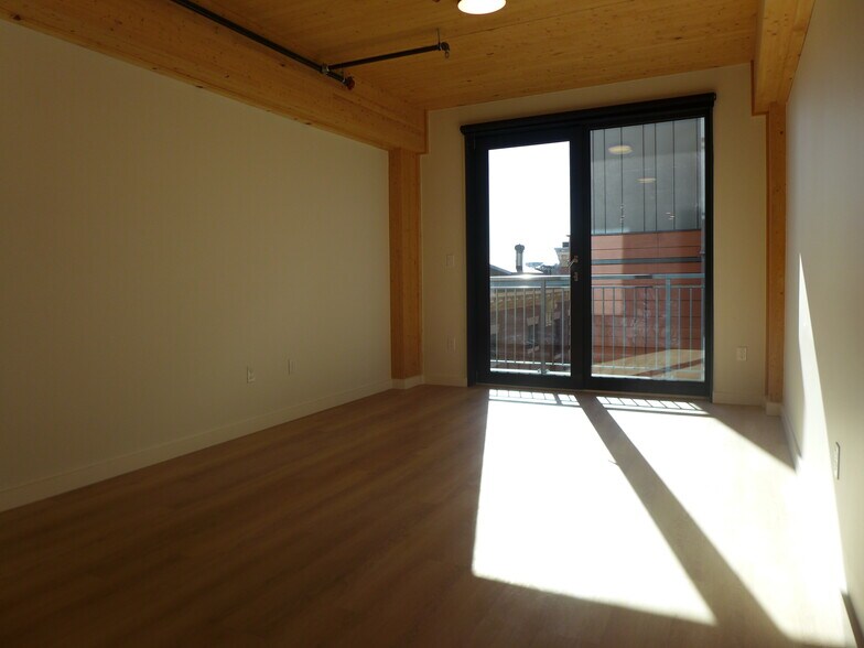 Building Photo - 47 Thorndike St