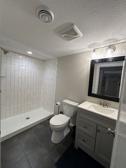 Building Photo - "Charming 4-Bed Retreat in Edina: Spacious 2142 Sq Ft with Hardwood Elegance & Cozy Fireplaces!"