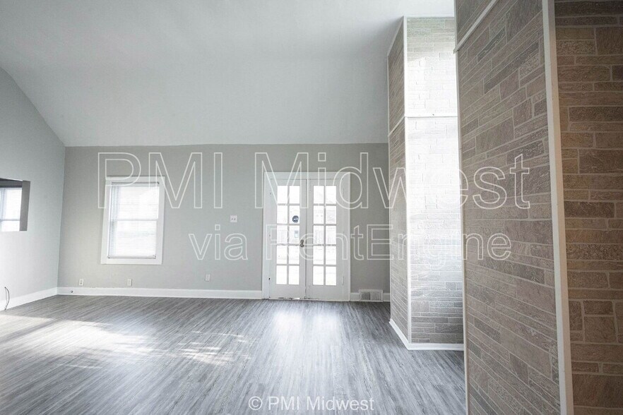 Building Photo - 4058 N Illinois St