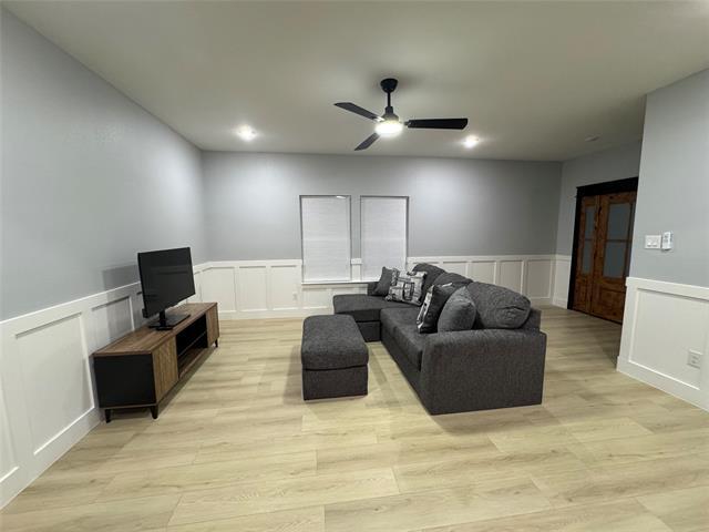 Building Photo - 401 E Walnut St