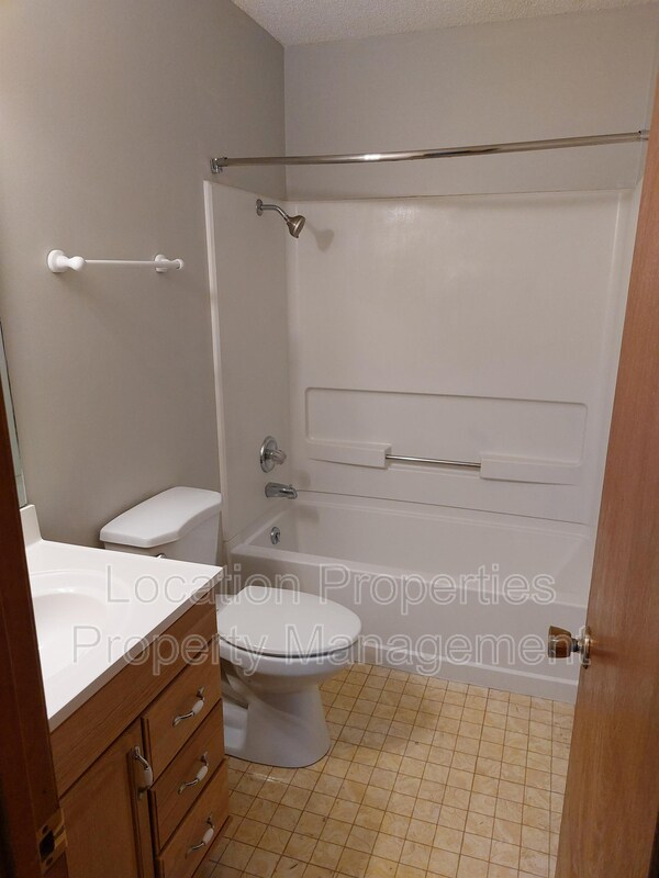 Building Photo - 3904 W 10th Pl