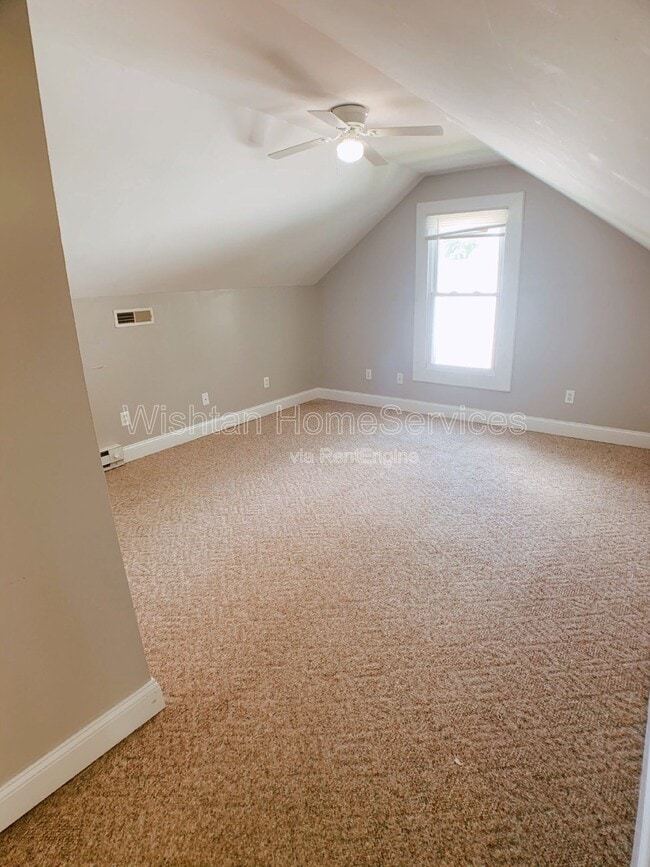 Building Photo - 437 W Murray St