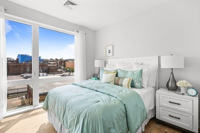 Building Photo - 420 W Broadway