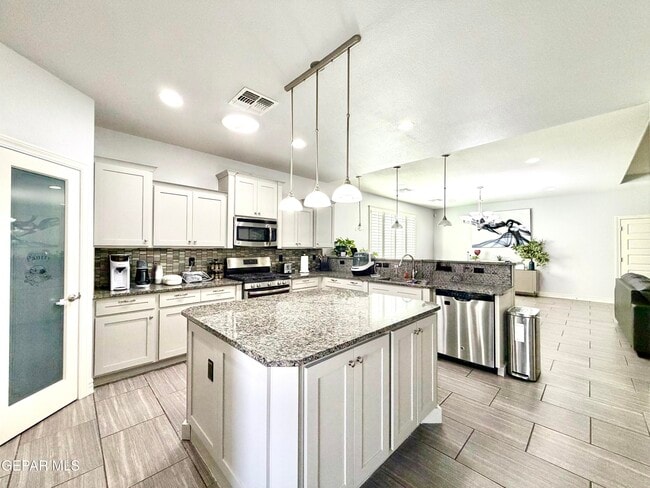 Building Photo - 1180 Spofford Pl