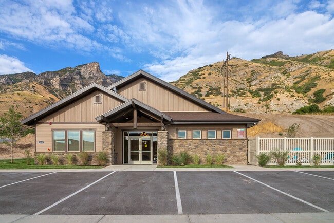 Building Photo - 1653 E Aspen Loop