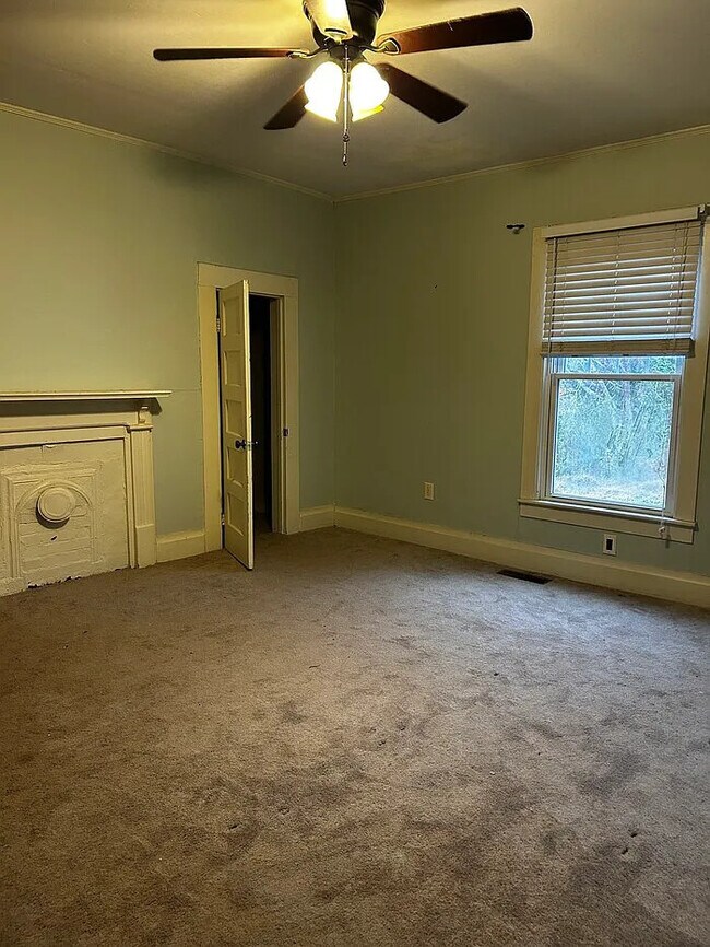 Building Photo - 2 Bedroom 2 Bathroom