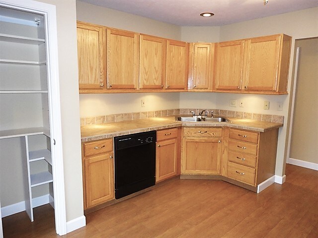 Building Photo - 559 Prince Dr