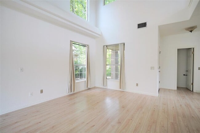 Building Photo - 9625 Copper Creek Dr