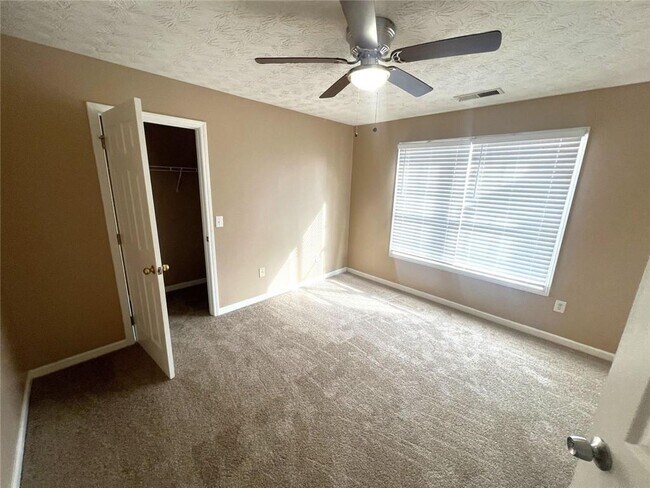 Building Photo - 2209 Swan Lake Ct