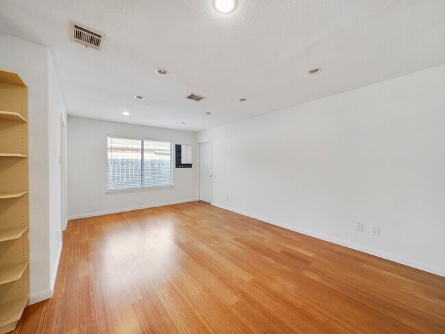 Building Photo - 1223 Bramblebury Dr