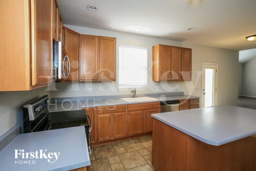 Building Photo - 6367 Waterstone Dr