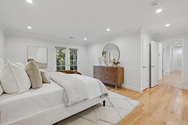 Building Photo - 243 Selby Ln