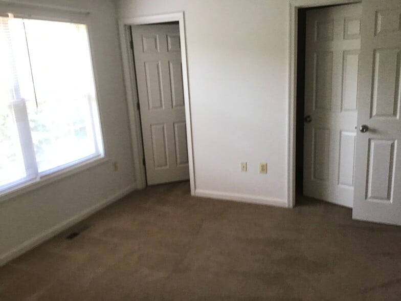 Building Photo - 542 Highland Towne Ln