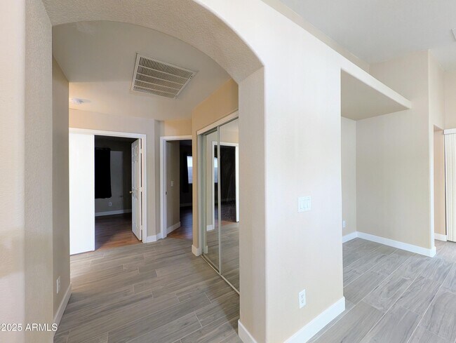 Building Photo - 7059 W Gardenia Ave