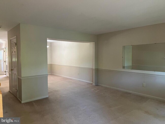 Building Photo - 3576 Windridge Dr