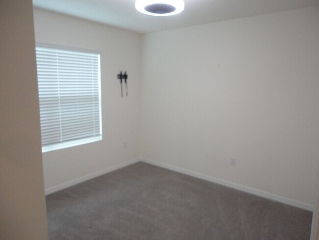Building Photo - 216 Hickory Crse Trl