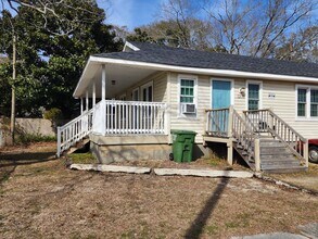 Building Photo - 1 Bedroom | 1 Bathroom $1,400/month | Move-in Ready