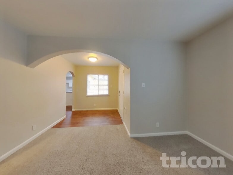 Building Photo - 304 Robert St