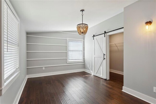 Building Photo - 3258 Highland Dr SE