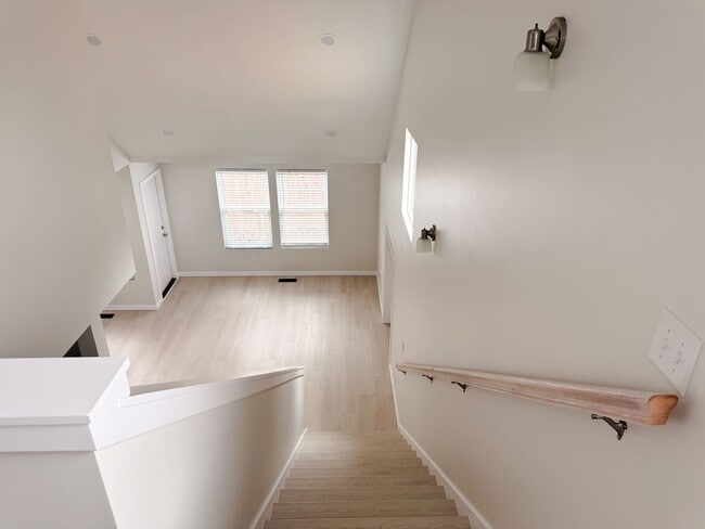 Building Photo - 229 Cothran Rd