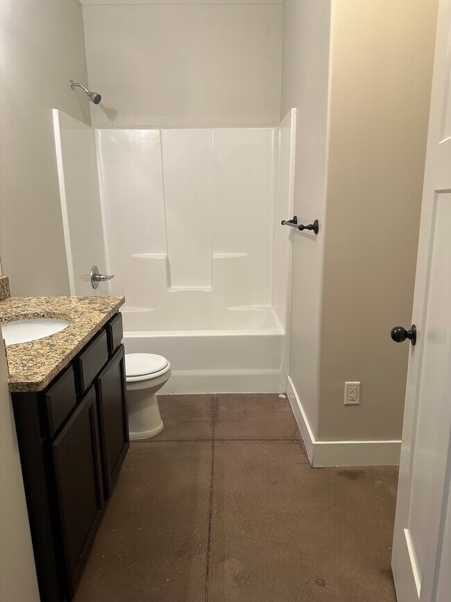 Building Photo - 4833 N Hillside Ct