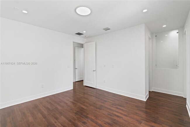 Building Photo - 6432 NW 104th Ct