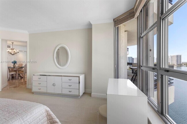 Building Photo - 3600 Mystic Pointe Dr