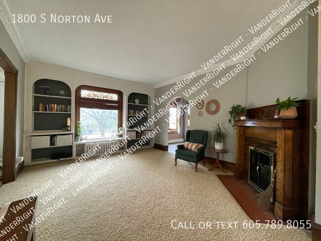 Building Photo - 1800 S Norton Ave