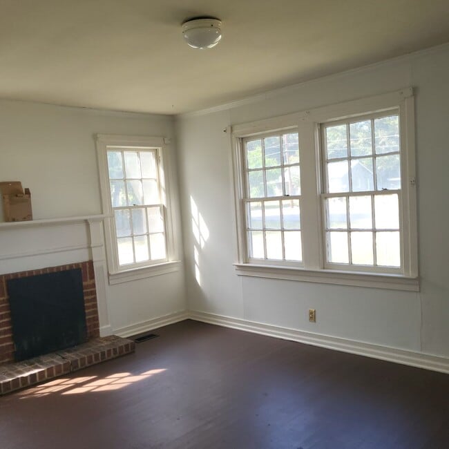 Building Photo - 120 Hillcrest Dr