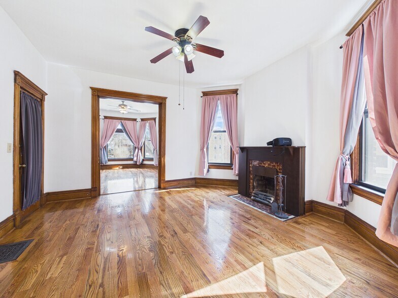 Building Photo - 7338 S Stewart Ave