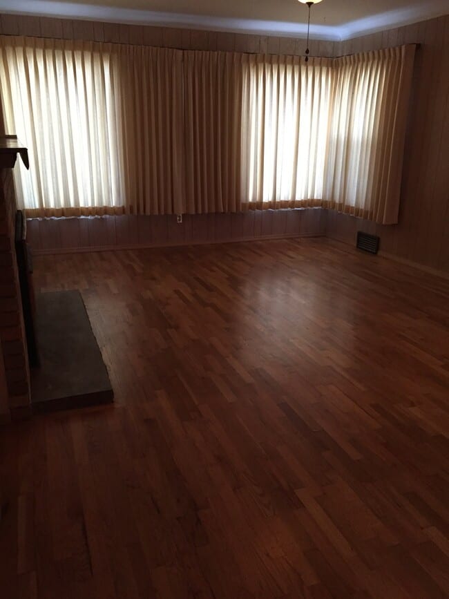 Building Photo - Darling Home in Historic Yakima Neighborhood