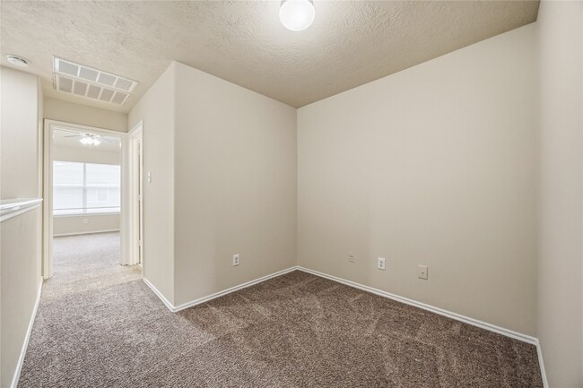 Building Photo - 14322 Mooreview Ln