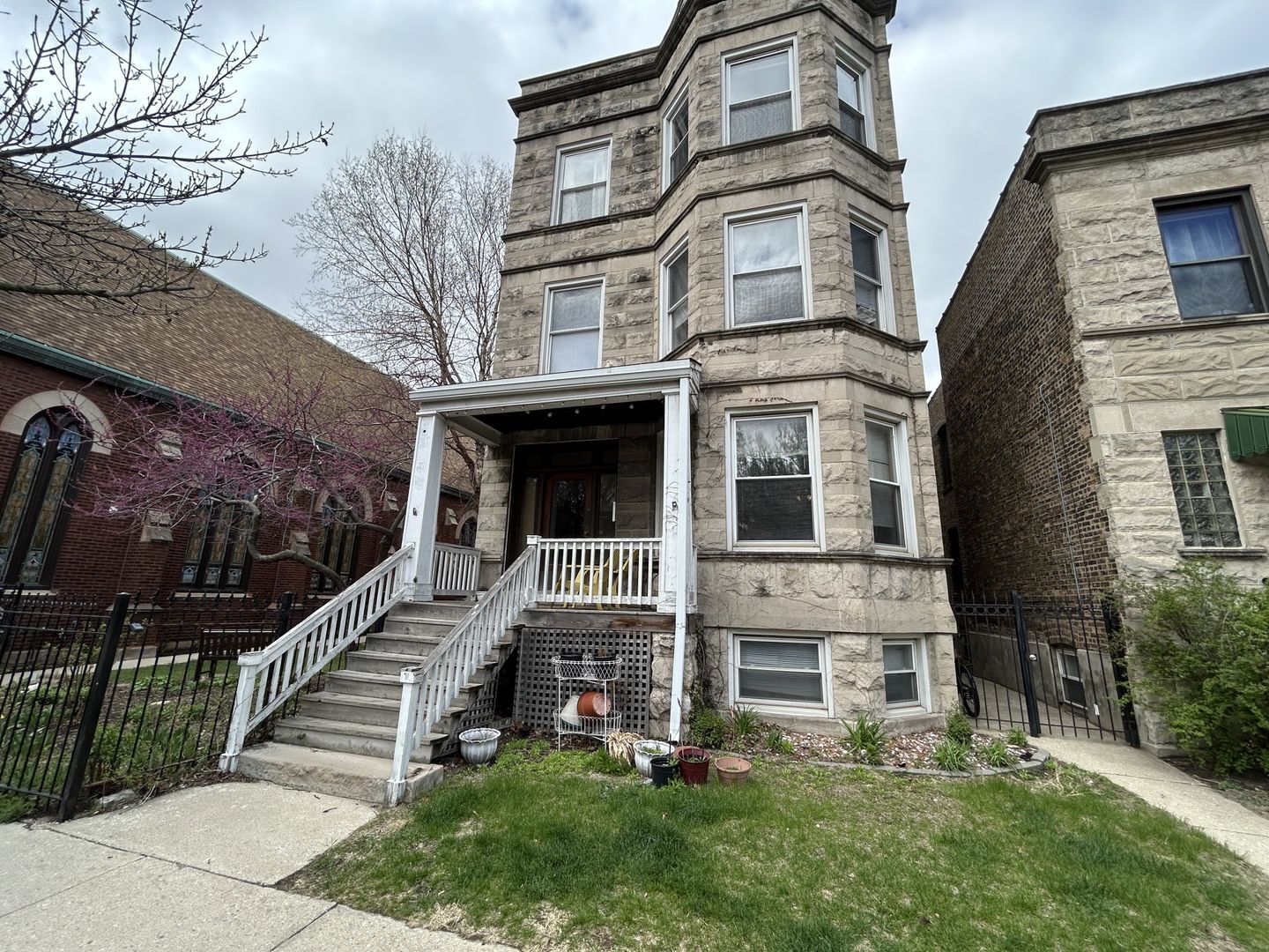 Building Photo - 1216 W Addison St