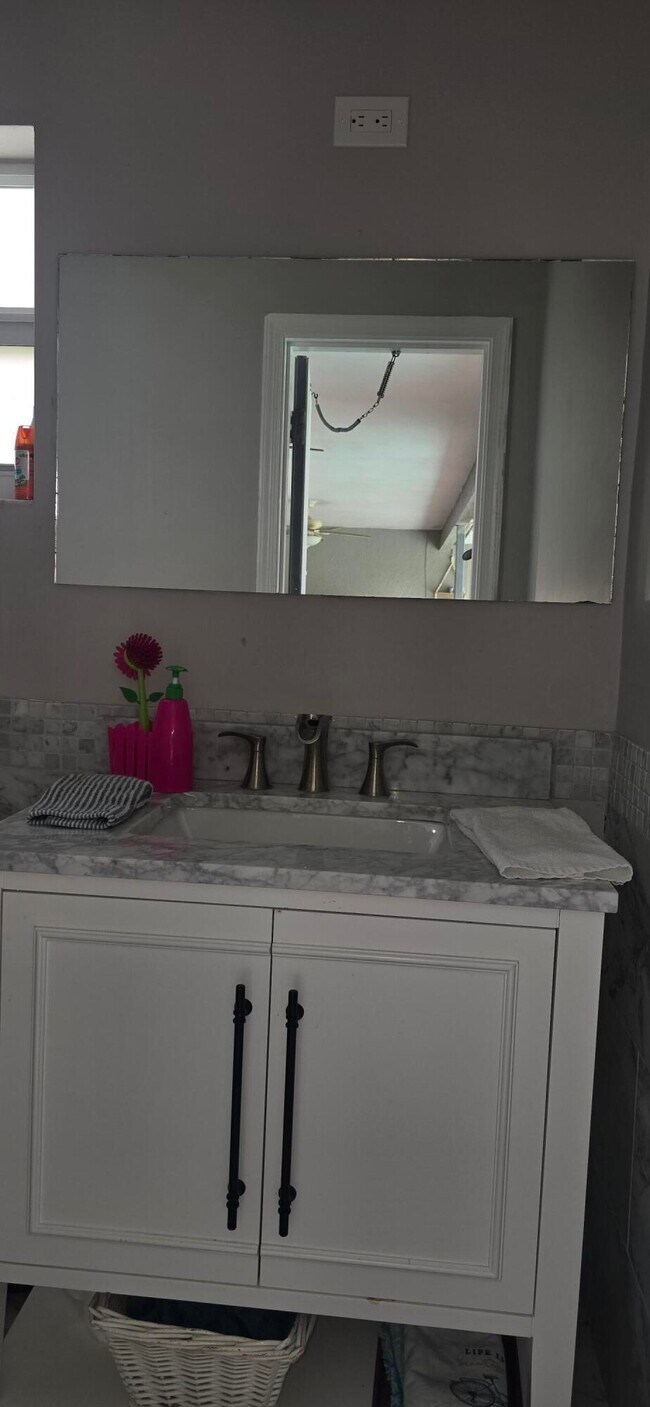 Building Photo - 288 NW 89th Ave