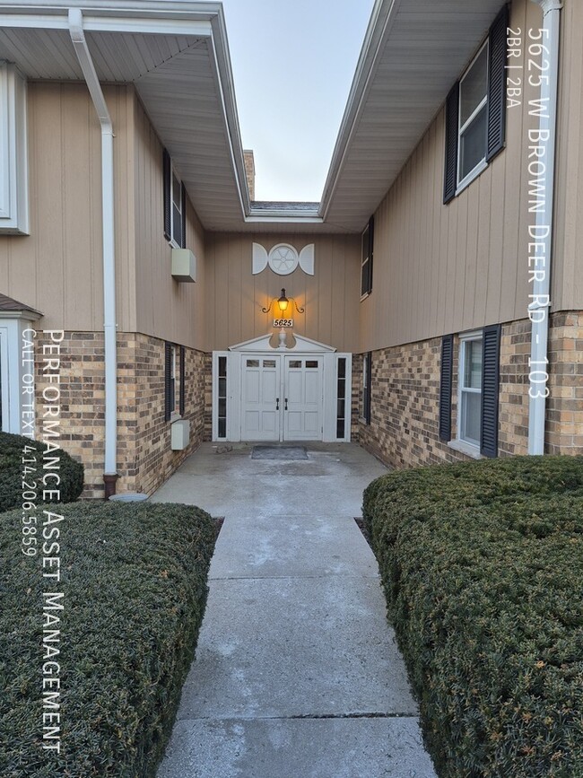 Building Photo - Charming 2BD/1.5BA Brown Deer Condo