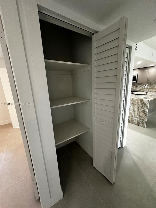 Building Photo - 10625 SW 112th Ave