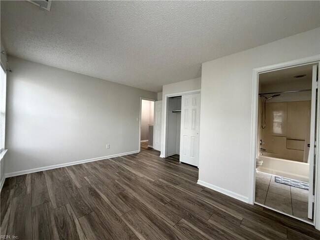 Building Photo - 5608 Tourmaline Ct