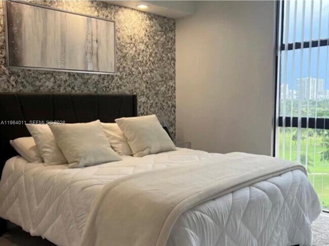 Building Photo - 20379 W Country Club Dr