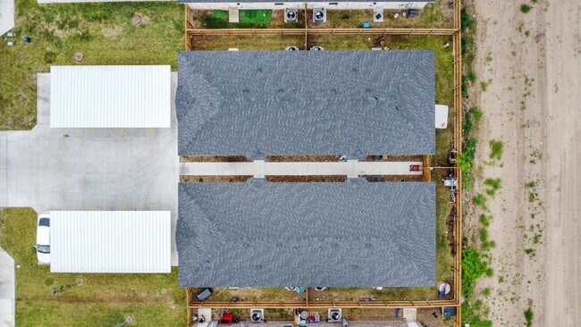 Building Photo - 2813 E Israel Ave