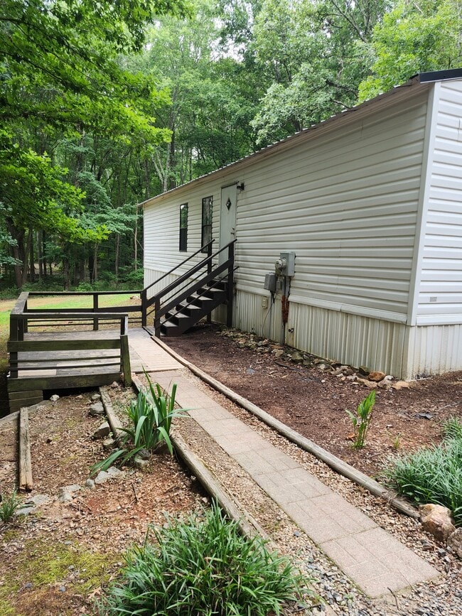 Building Photo - 2149 Twin Leaf Dr