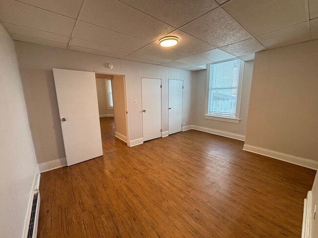 Building Photo - 303 5th Ave