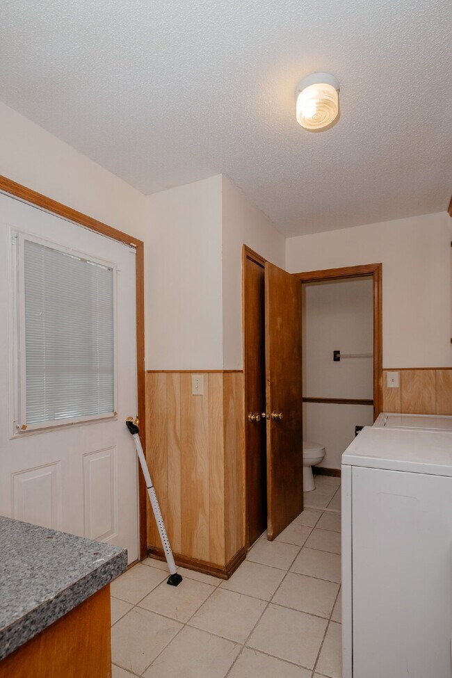 Building Photo - Fully Furnished Charleston Rental Near Folly Beach – Utilities Included | $3,100/Month