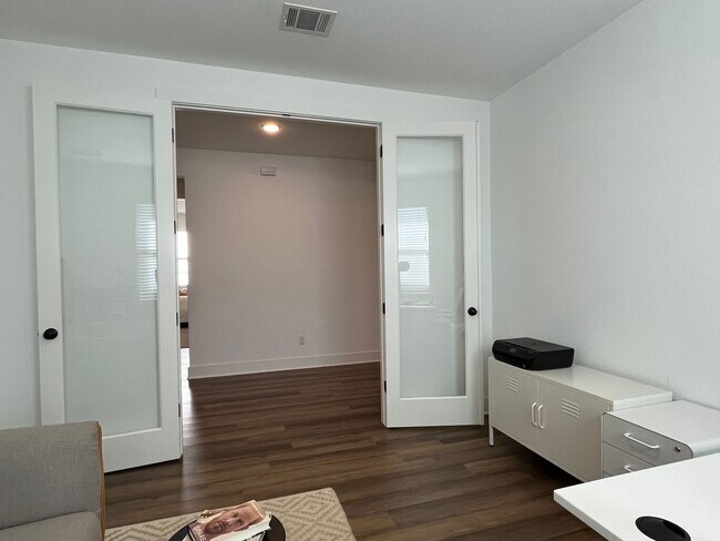 Building Photo - Beautiful 4/3 WITH PRIVATE POOL in Travisso