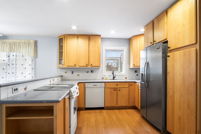 Building Photo - 413 Watson Ave