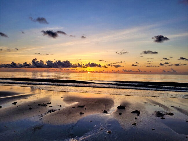 Building Photo - 3700 S Ocean Blvd