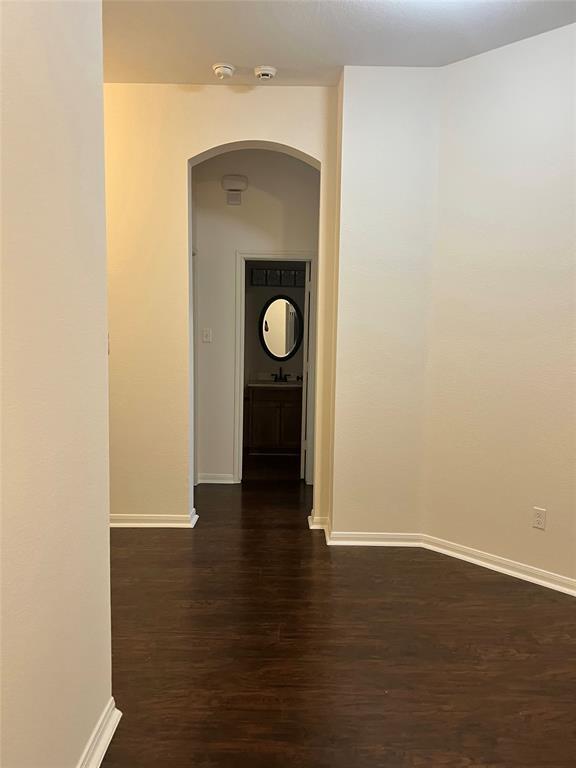 Building Photo - 600 Spanish Oak Terrace
