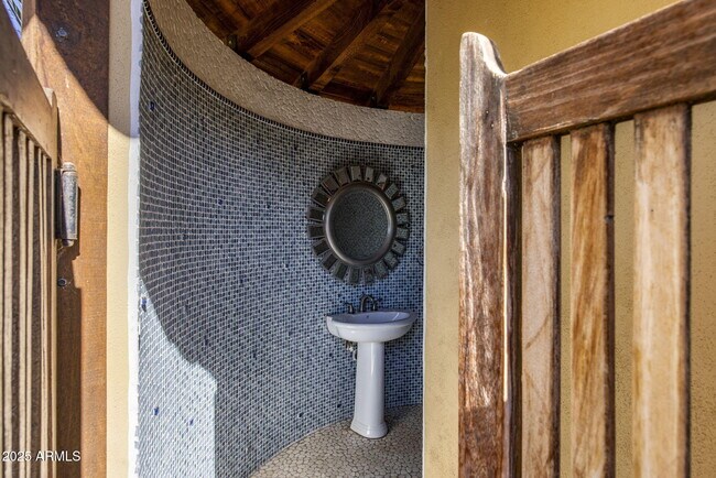 Building Photo - 9222 E Rimrock Dr