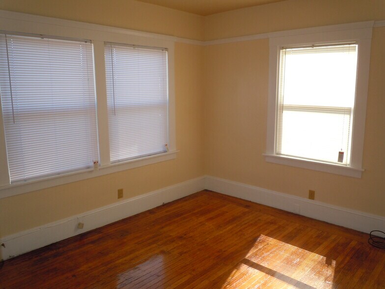 Building Photo - 1094 Aileen St