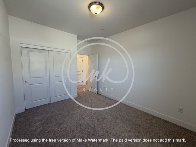 Building Photo - Beautiful Newly Built Townhome In Jenuane Community