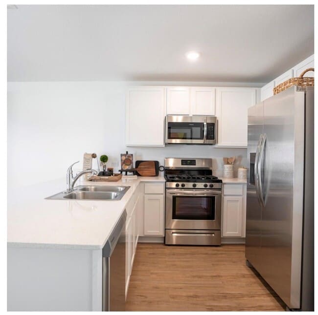 Building Photo - 12039 Rockview Dr